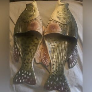 Fish-Shaped Slide Sandals in Olive Green - Unbranded